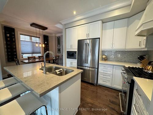 57 Waterview Lane, Grimsby, ON - Indoor Photo Showing Kitchen With Double Sink With Upgraded Kitchen