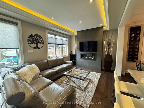 57 Waterview Lane, Grimsby, ON - Indoor Photo Showing Living Room