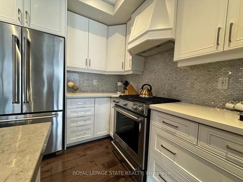 57 Waterview Lane, Grimsby, ON - Indoor Photo Showing Kitchen With Upgraded Kitchen