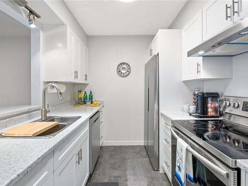 307-3555 Outrigger Rd, Nanoose Bay, BC - Indoor Photo Showing Kitchen With Double Sink