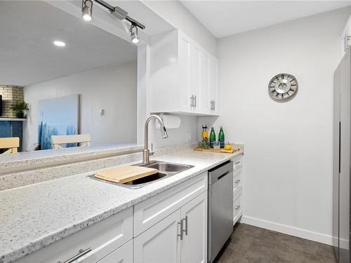 307-3555 Outrigger Rd, Nanoose Bay, BC - Indoor Photo Showing Kitchen