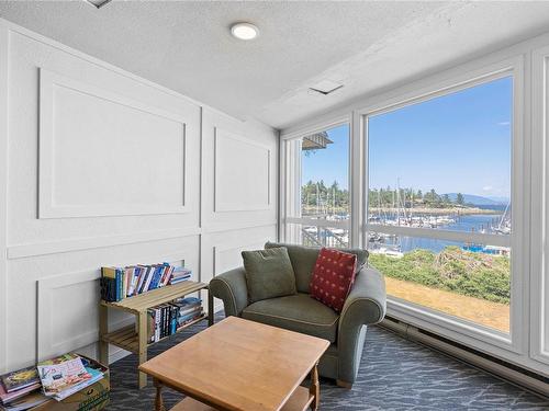 307-3555 Outrigger Rd, Nanoose Bay, BC - Indoor Photo Showing Living Room