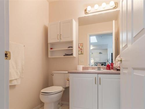 301-750 Memorial Ave, Qualicum Beach, BC - Indoor Photo Showing Bathroom