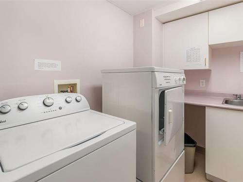 301-750 Memorial Ave, Qualicum Beach, BC - Indoor Photo Showing Laundry Room