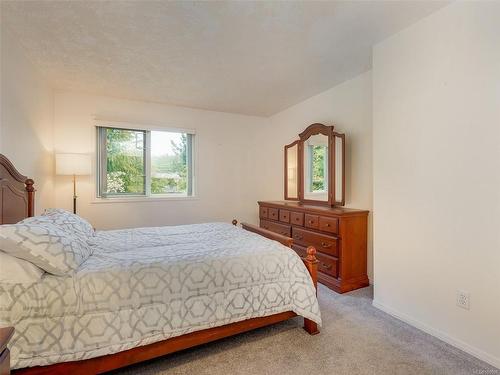 308-490 Marsett Pl, Saanich, BC - Indoor Photo Showing Bedroom