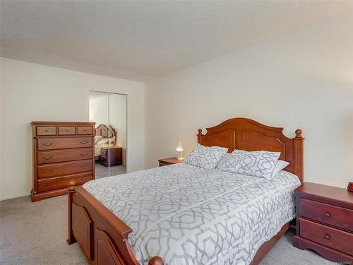 308-490 Marsett Pl, Saanich, BC - Indoor Photo Showing Bedroom