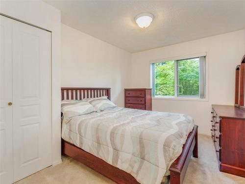 308-490 Marsett Pl, Saanich, BC - Indoor Photo Showing Bedroom