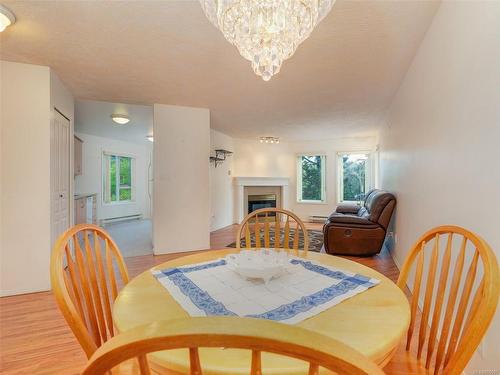 308-490 Marsett Pl, Saanich, BC - Indoor Photo Showing Dining Room