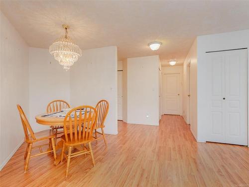 308-490 Marsett Pl, Saanich, BC - Indoor Photo Showing Dining Room