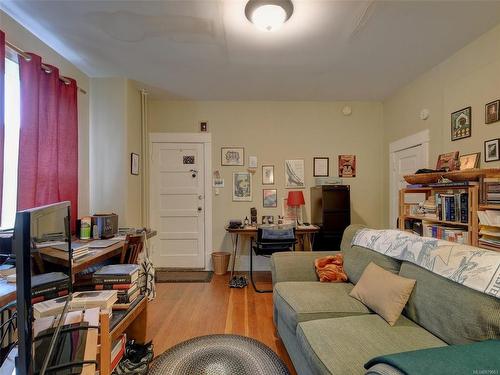 845 Princess Ave, Victoria, BC - Indoor Photo Showing Living Room