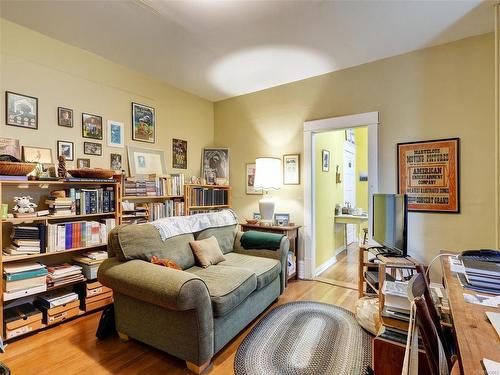 845 Princess Ave, Victoria, BC - Indoor Photo Showing Living Room