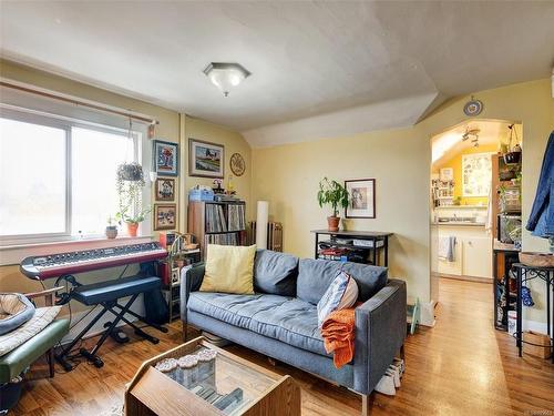 845 Princess Ave, Victoria, BC - Indoor Photo Showing Living Room