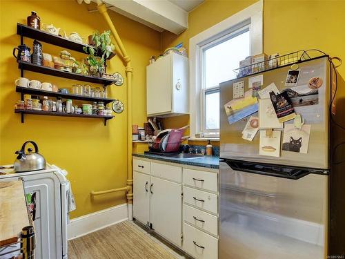 845 Princess Ave, Victoria, BC - Indoor Photo Showing Laundry Room