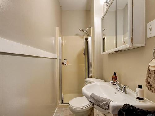 845 Princess Ave, Victoria, BC - Indoor Photo Showing Bathroom