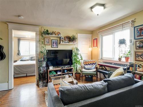 845 Princess Ave, Victoria, BC - Indoor Photo Showing Living Room