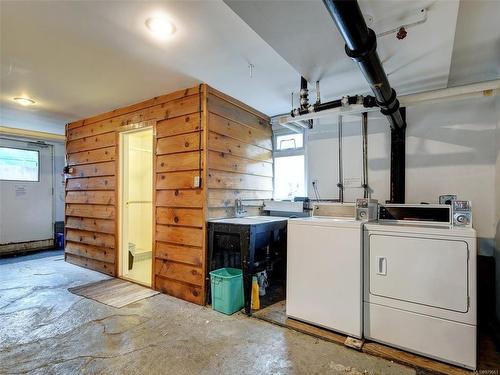 845 Princess Ave, Victoria, BC - Indoor Photo Showing Laundry Room