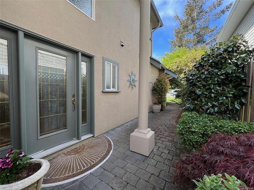 10001 Third St, Sidney, BC - Outdoor With Exterior