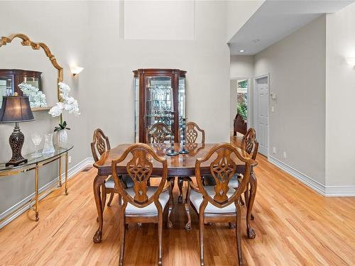 10001 Third St, Sidney, BC - Indoor Photo Showing Dining Room