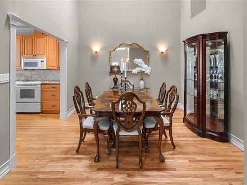 10001 Third St, Sidney, BC - Indoor Photo Showing Dining Room