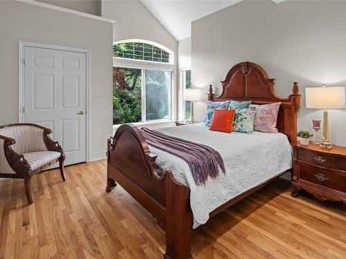 10001 Third St, Sidney, BC - Indoor Photo Showing Bedroom