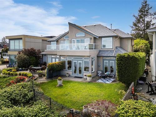 10001 Third St, Sidney, BC - Outdoor With Balcony