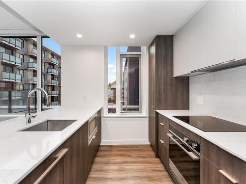 305-1100 Yates St, Victoria, BC - Indoor Photo Showing Kitchen With Upgraded Kitchen