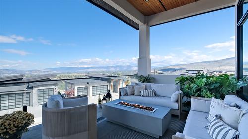 1010 Lakecrest Court, Kelowna, BC - Outdoor With View With Exterior