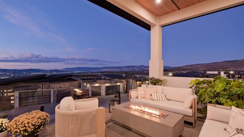 1010 Lakecrest Court, Kelowna, BC - Outdoor With View