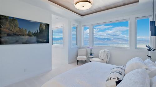 1010 Lakecrest Court, Kelowna, BC - Indoor Photo Showing Bedroom