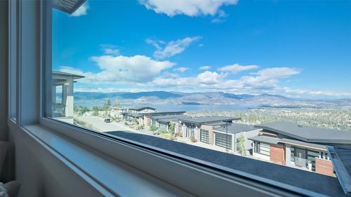 1010 Lakecrest Court, Kelowna, BC - Outdoor With View