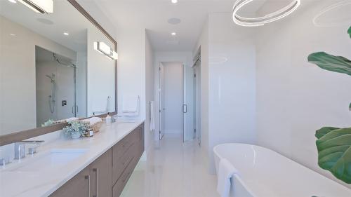 1010 Lakecrest Court, Kelowna, BC - Indoor Photo Showing Bathroom