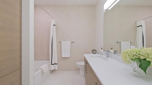 1010 Lakecrest Court, Kelowna, BC - Indoor Photo Showing Bathroom