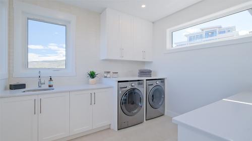 1010 Lakecrest Court, Kelowna, BC - Indoor Photo Showing Laundry Room