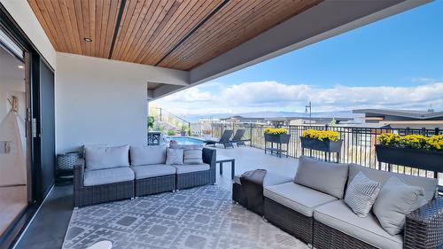 1010 Lakecrest Court, Kelowna, BC - Outdoor With Deck Patio Veranda With Exterior