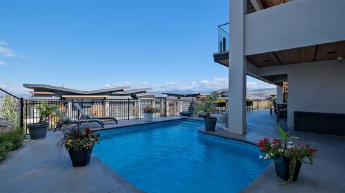 1010 Lakecrest Court, Kelowna, BC - Outdoor With In Ground Pool With Exterior