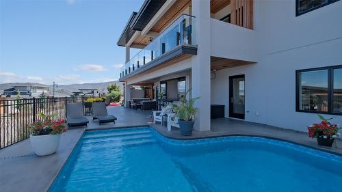 1010 Lakecrest Court, Kelowna, BC - Outdoor With In Ground Pool With Exterior