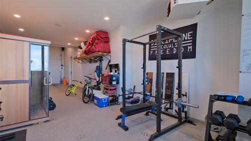 1010 Lakecrest Court, Kelowna, BC - Indoor Photo Showing Gym Room