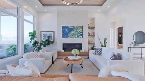 1010 Lakecrest Court, Kelowna, BC - Indoor Photo Showing Living Room