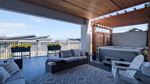 1010 Lakecrest Court, Kelowna, BC - Outdoor With Deck Patio Veranda With Exterior