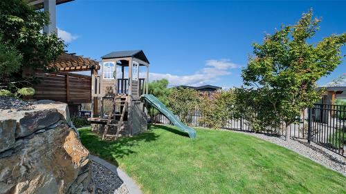 1010 Lakecrest Court, Kelowna, BC - Outdoor