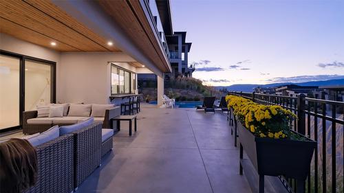 1010 Lakecrest Court, Kelowna, BC - Outdoor With Exterior