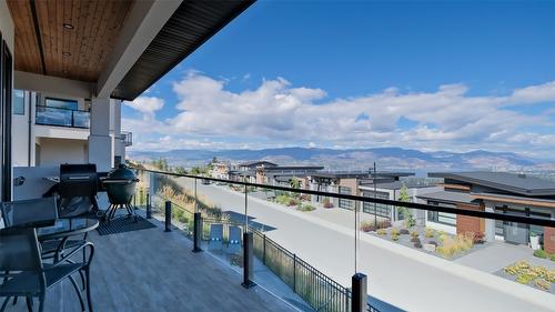 1010 Lakecrest Court, Kelowna, BC - Outdoor With View