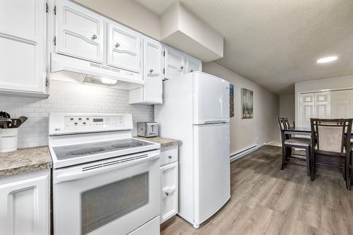 1690 Thayer Court, Kelowna, BC - Indoor Photo Showing Kitchen