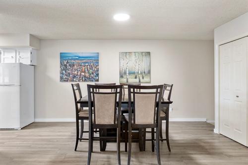 1690 Thayer Court, Kelowna, BC - Indoor Photo Showing Dining Room