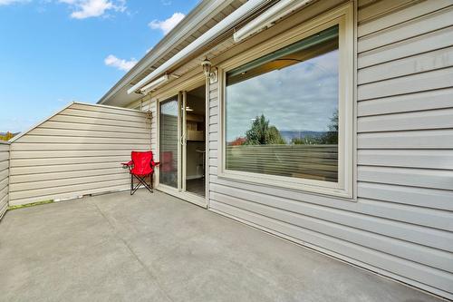 1690 Thayer Court, Kelowna, BC - Outdoor With Deck Patio Veranda With Exterior