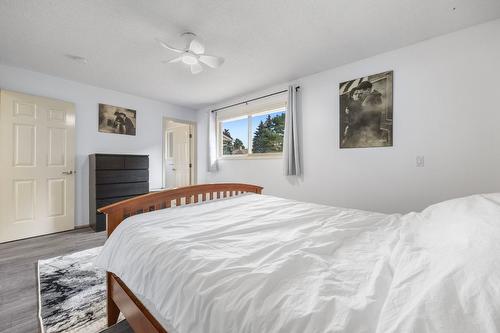 1690 Thayer Court, Kelowna, BC - Indoor Photo Showing Bedroom