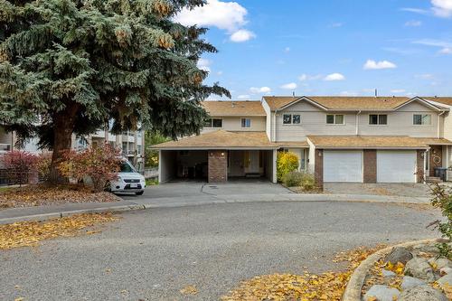 1690 Thayer Court, Kelowna, BC - Outdoor With Facade