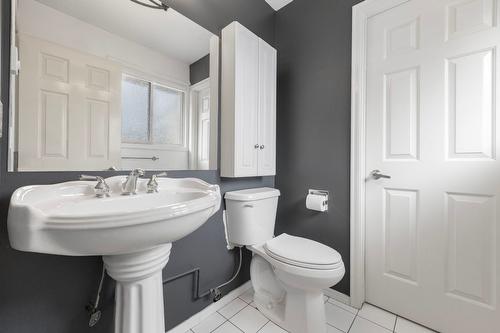 1690 Thayer Court, Kelowna, BC - Indoor Photo Showing Bathroom