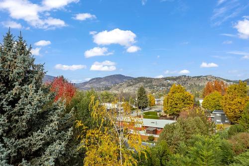 1690 Thayer Court, Kelowna, BC - Outdoor With View