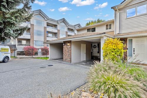 1690 Thayer Court, Kelowna, BC - Outdoor With Facade